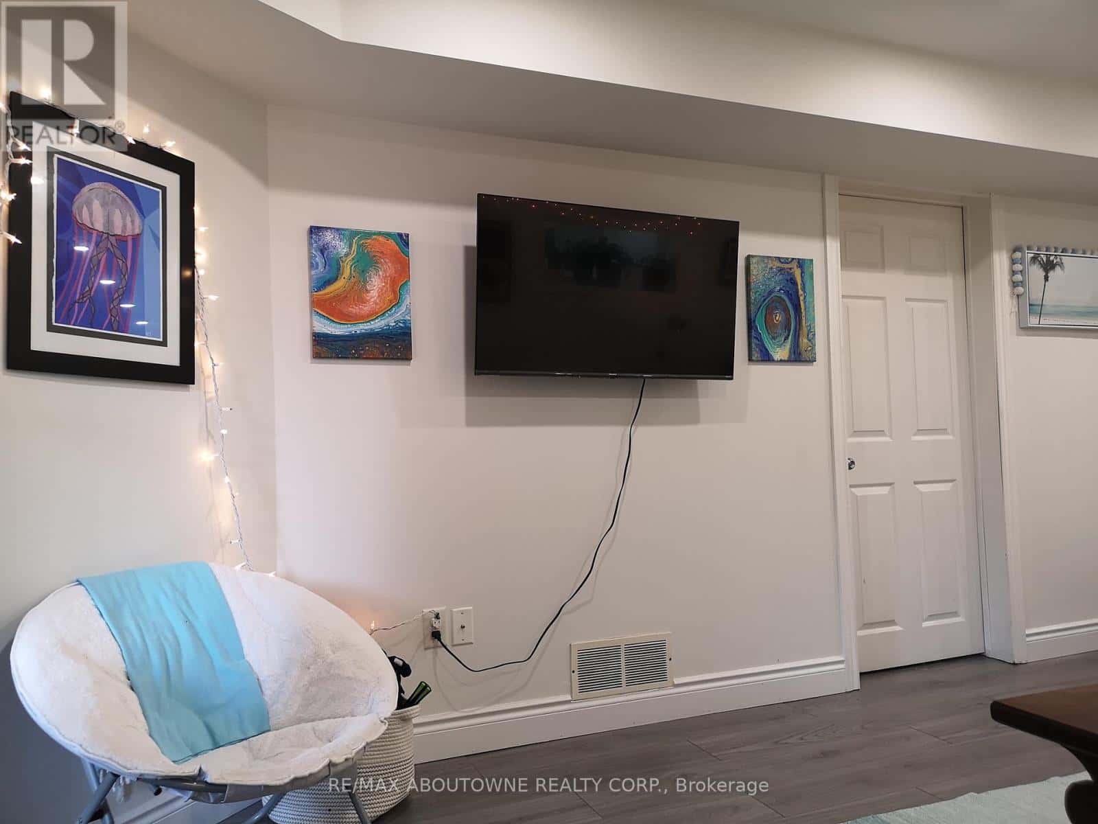 53 BOULDER CRESCENT — Guelph (Clairfields/Hanlon Business Park), Ontario - Photo 2 of 7