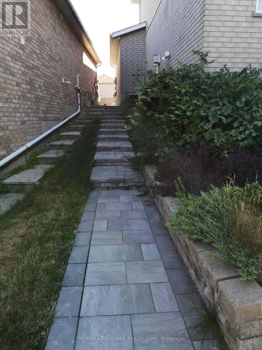 53 BOULDER CRESCENT — Guelph (Clairfields/Hanlon Business Park), Ontario - Photo 5 of 7