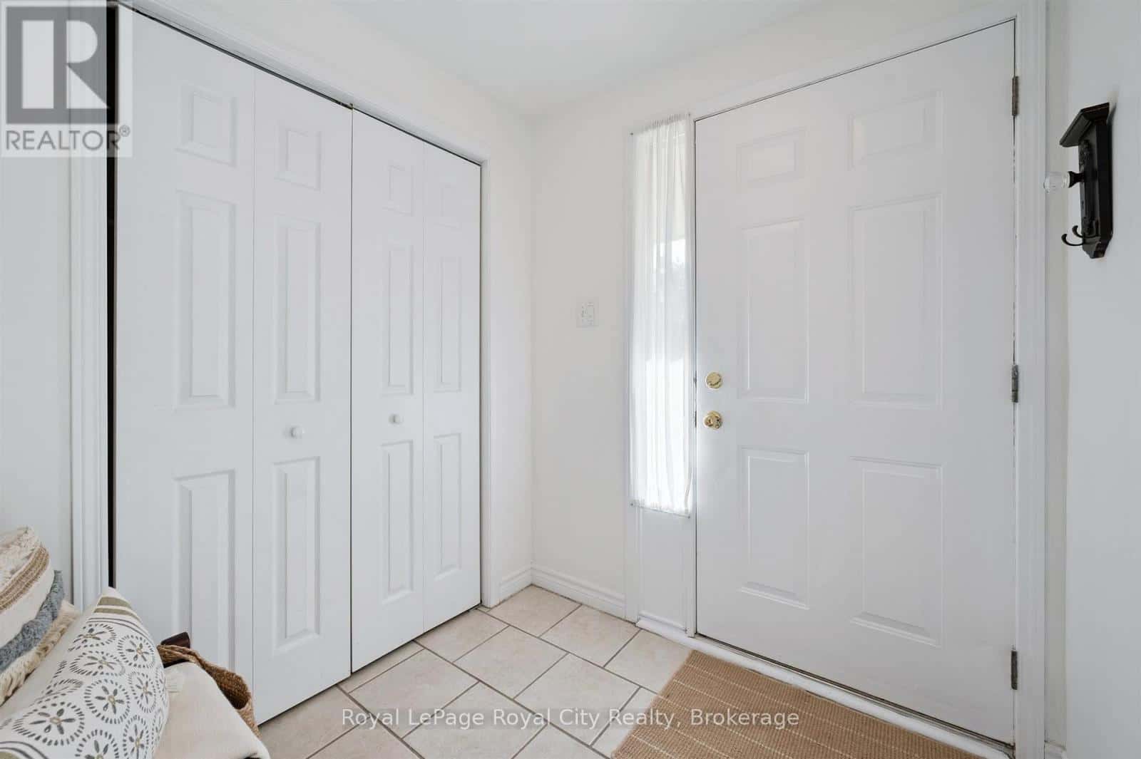 26 - 40 SILVERCREEK PARKWAY — Guelph (Junction/Onward Willow), Ontario - Photo 4 of 39