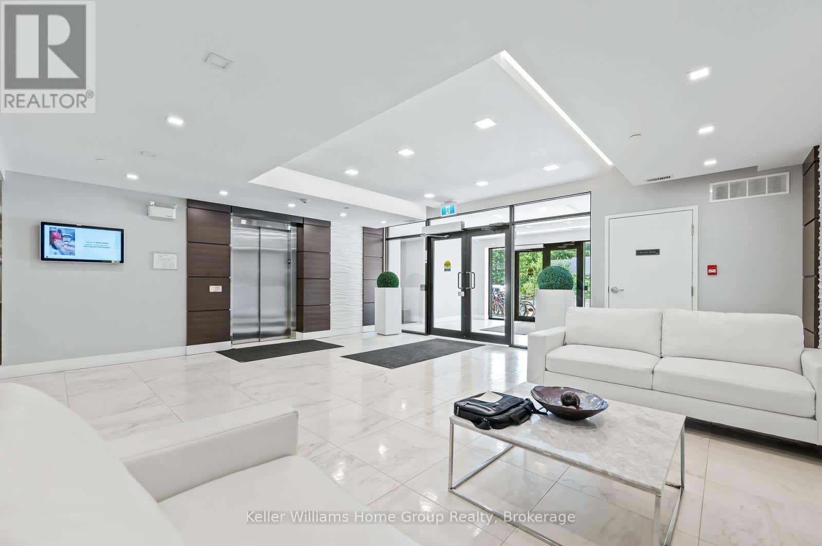 108 - 1280 GORDON STREET — Guelph (Kortright East), Ontario - Photo 2 of 43