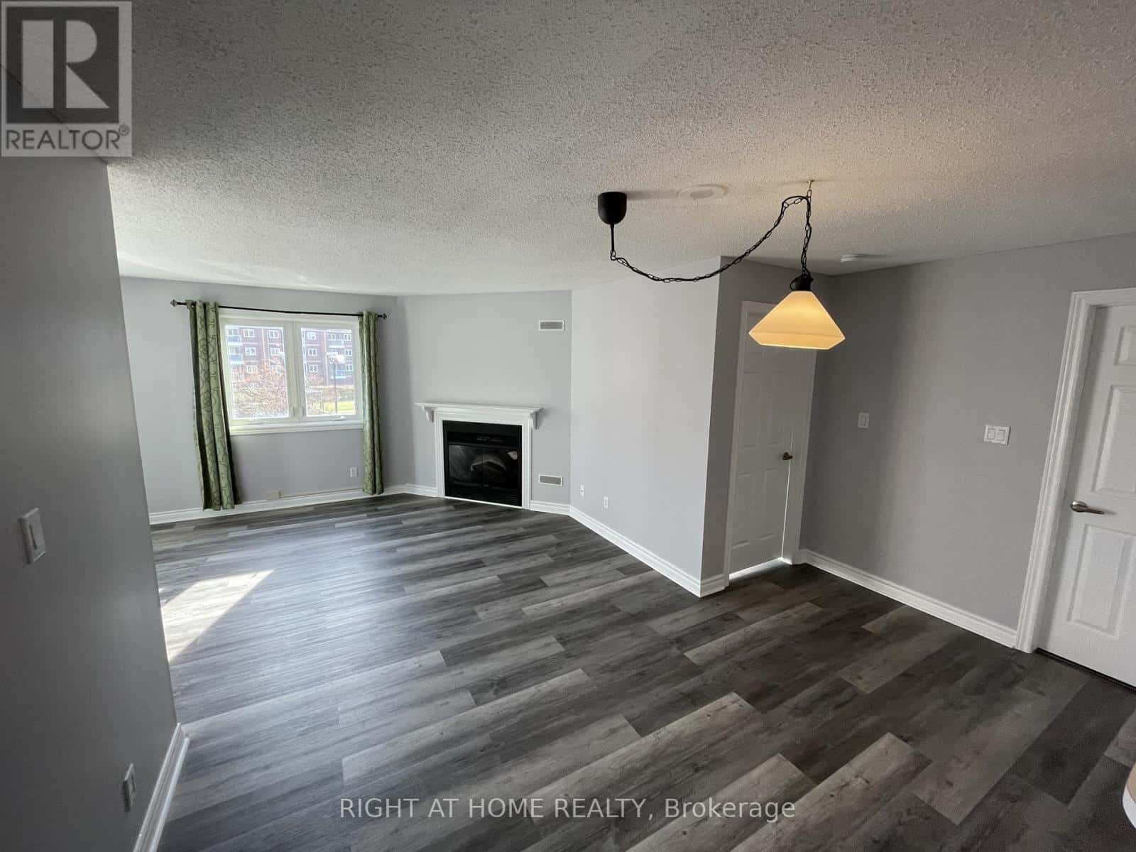 307 - 193 LAKE DRIVEWAY W — Ajax (South West), Ontario - Photo 3 of 11