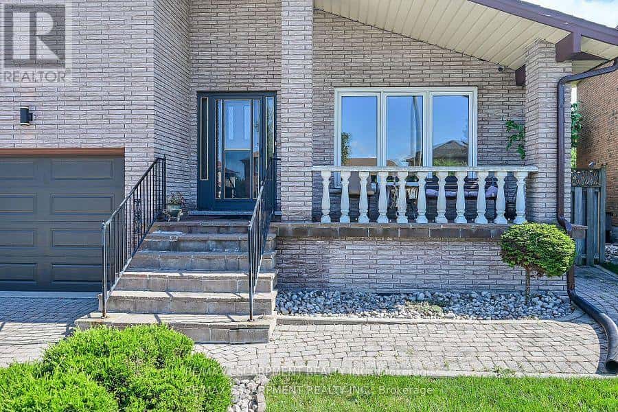 140 SOLOMON CRESCENT — Hamilton (Trenholme), Ontario - Photo 3 of 48