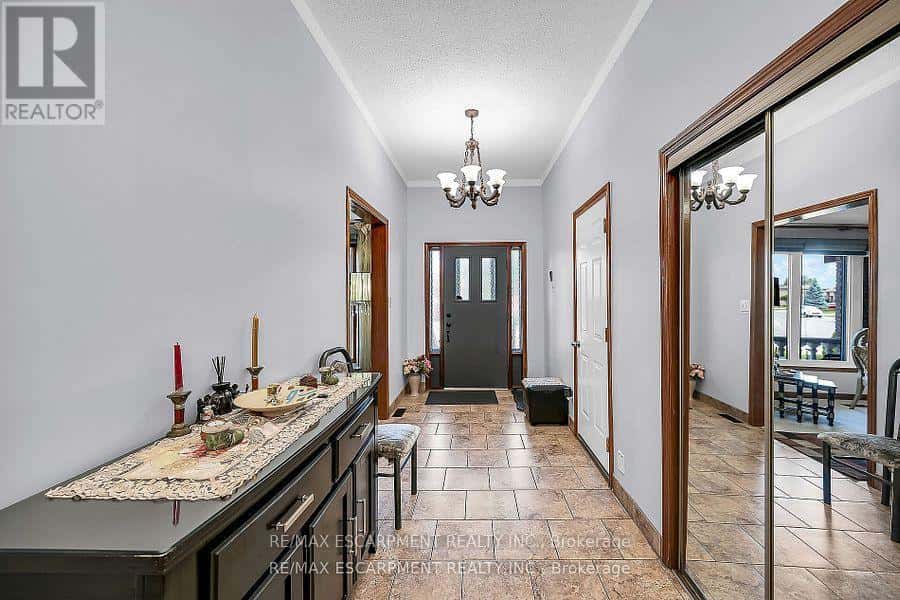 140 SOLOMON CRESCENT — Hamilton (Trenholme), Ontario - Photo 5 of 48