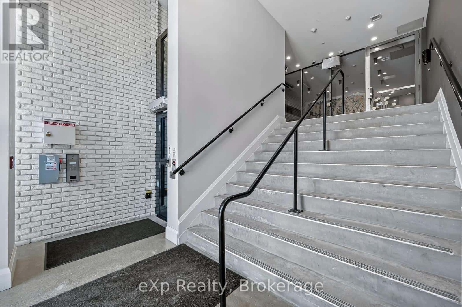 804 - 63 ARTHUR STREET S — Guelph (Downtown), Ontario - Photo 4 of 47