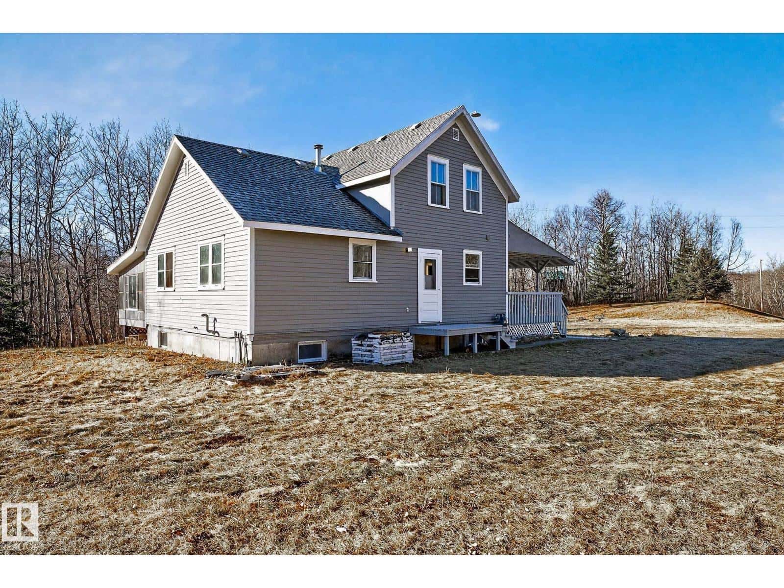 49551 Range Road 202 — Rural Camrose County, Alberta - Photo 3 of 46