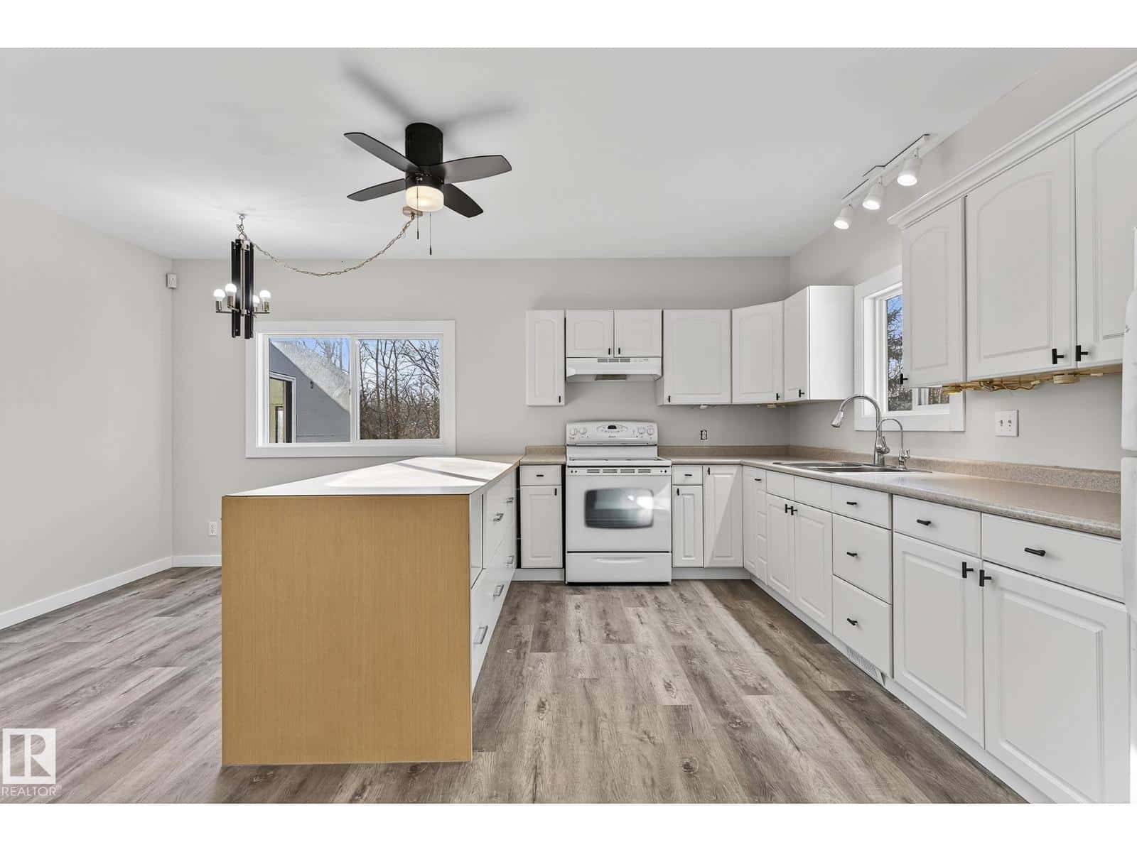 49551 Range Road 202 — Rural Camrose County, Alberta - Photo 4 of 46