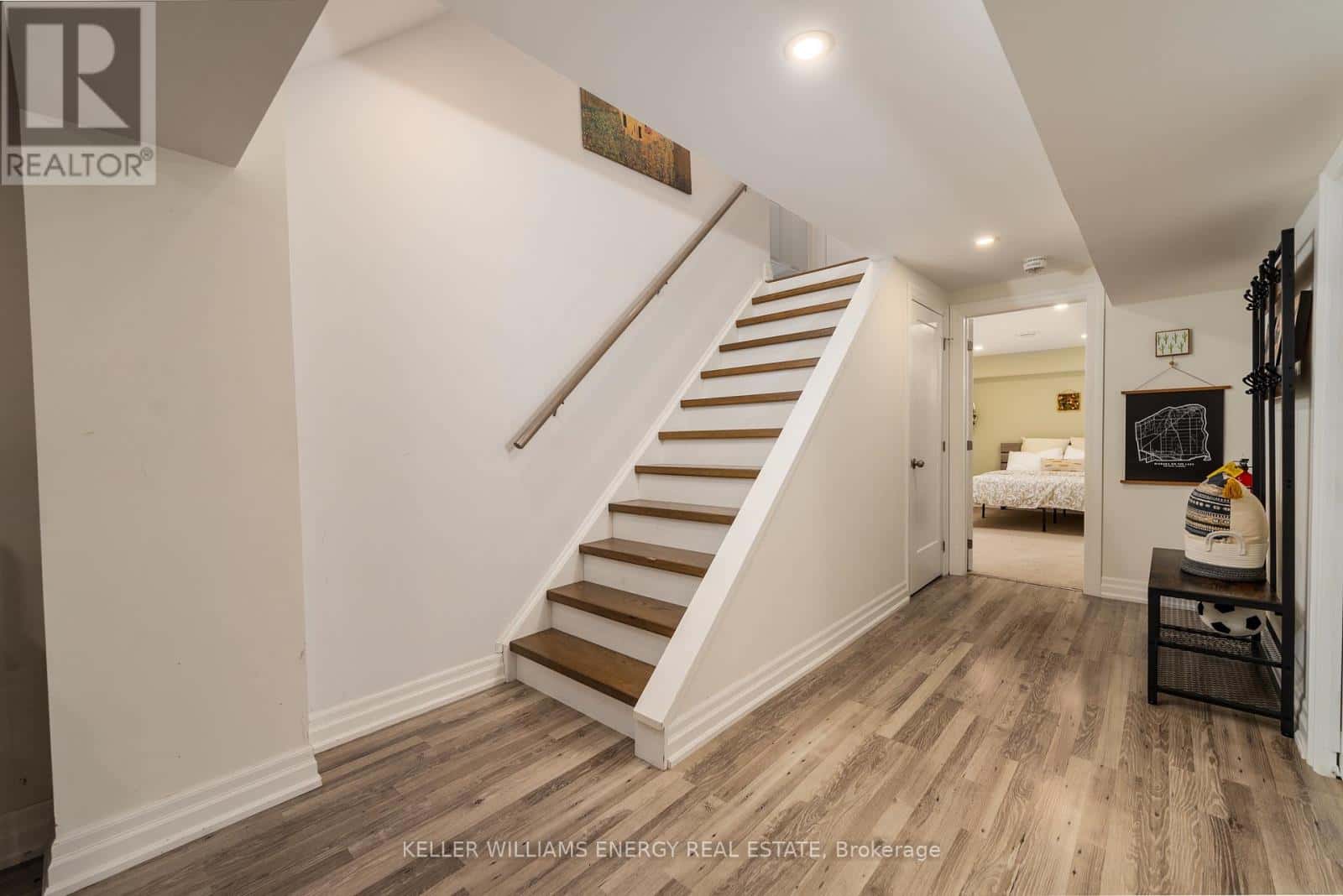 #LOWER - 36 ANGELA CRESCENT — Niagara-on-the-Lake (St. Davids), Ontario - Photo 2 of 12