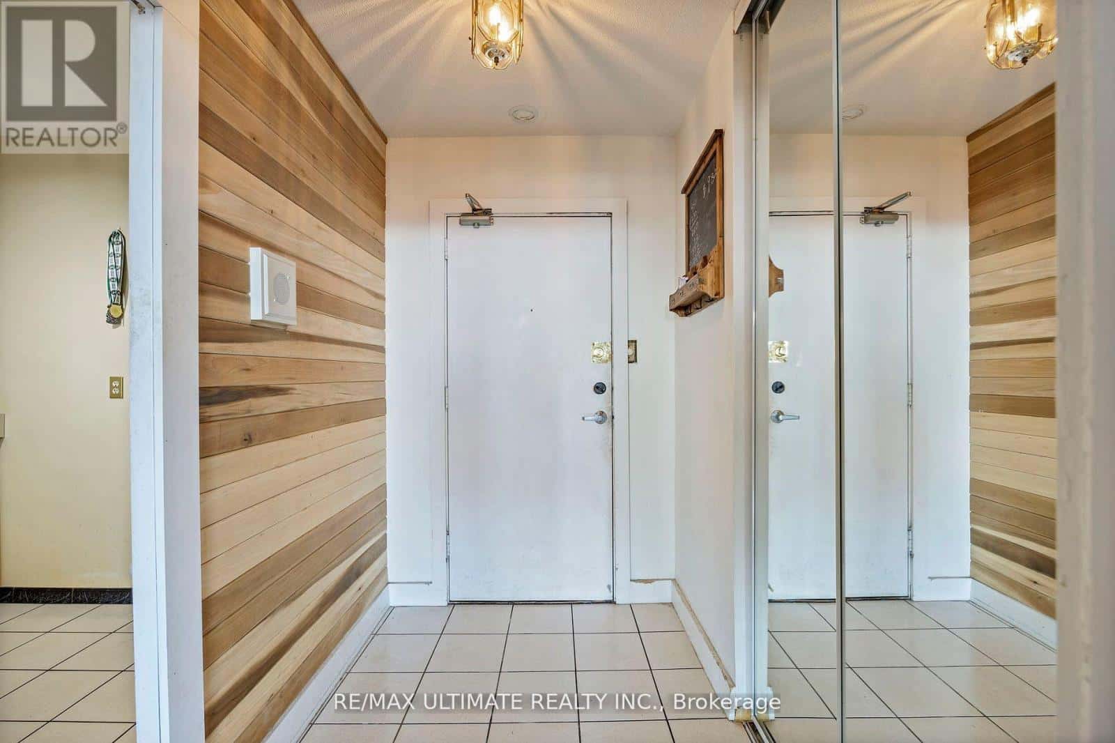 #1807 - 85 EMMETT AVENUE S — Toronto (Mount Dennis), Ontario - Photo 4 of 27