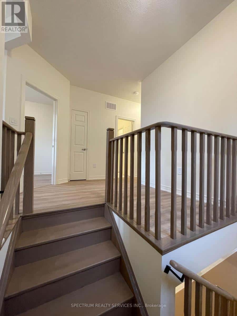 28R - 3169 CRYSTAL DRIVE — Oakville (OA Rural Oakville), Ontario - Photo 4 of 10