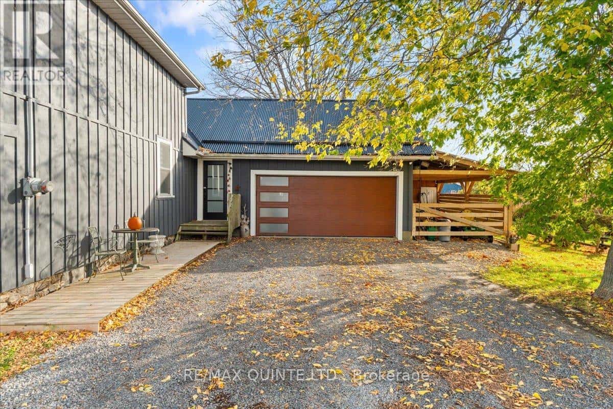 15775 LOYALIST PARKWAY — Prince Edward County (Hallowell Ward), Ontario - Photo 3 of 47