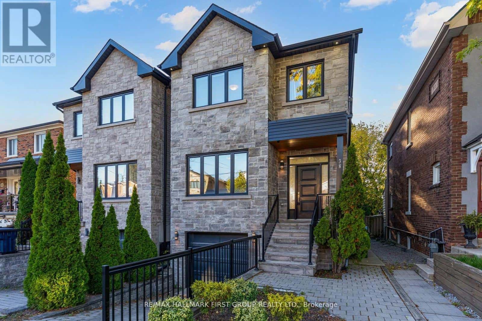 38 MYSTIC AVENUE — Toronto (Oakridge), Ontario - Photo 2 of 38