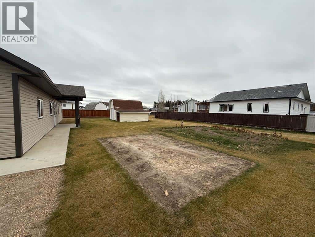 9005 Forest ST — La Crete, Alberta - Photo 3 of 34