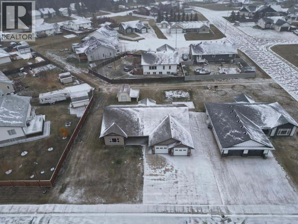 9005 Forest ST — La Crete, Alberta - Photo 4 of 34