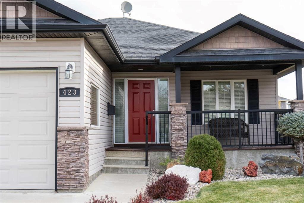 423 Centennial Avenue — Nobleford, Alberta - Main photo