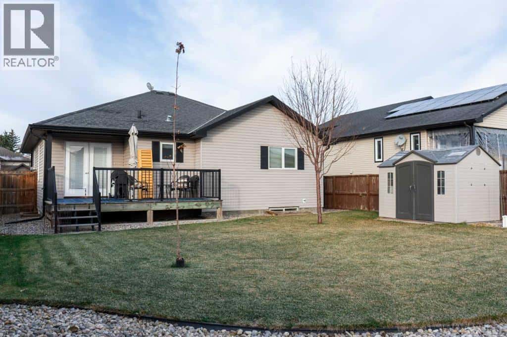 423 Centennial Avenue — Nobleford, Alberta - Photo 4 of 37