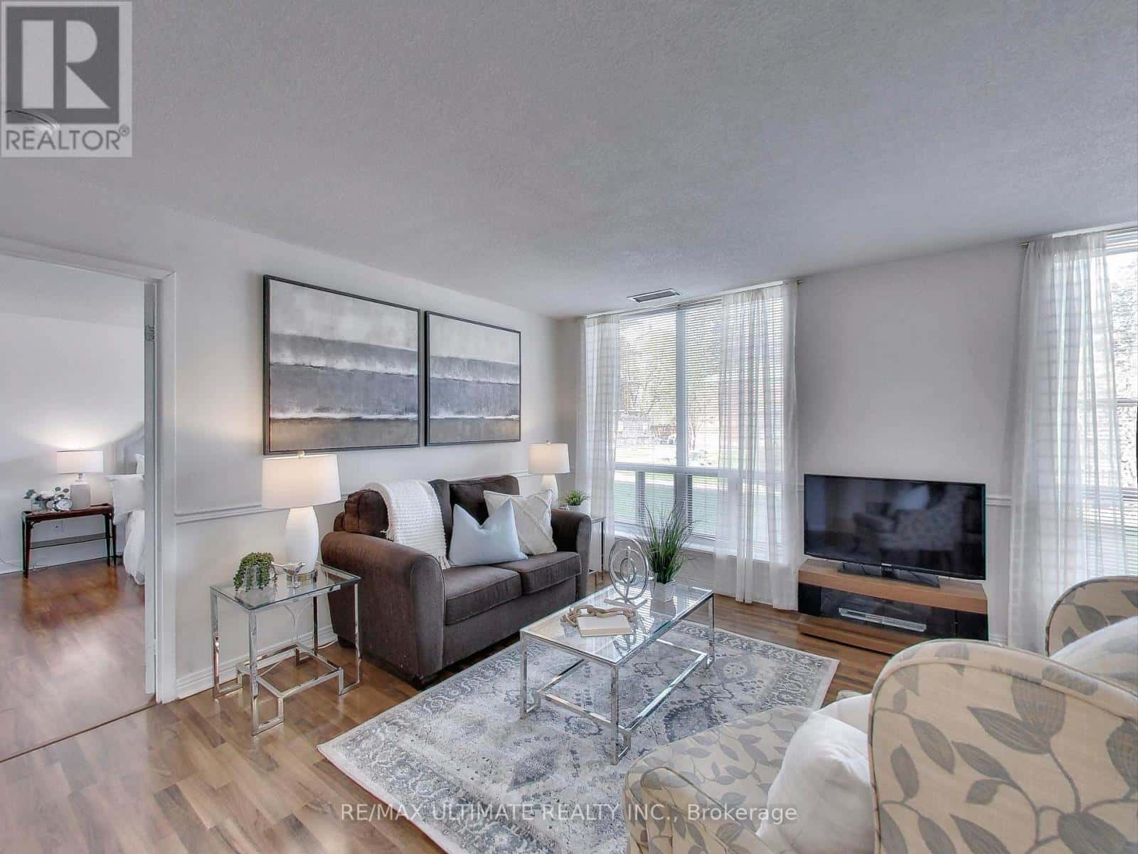 101 - 30 WILSON STREET — Markham (Old Markham Village), Ontario - Photo 2 of 32