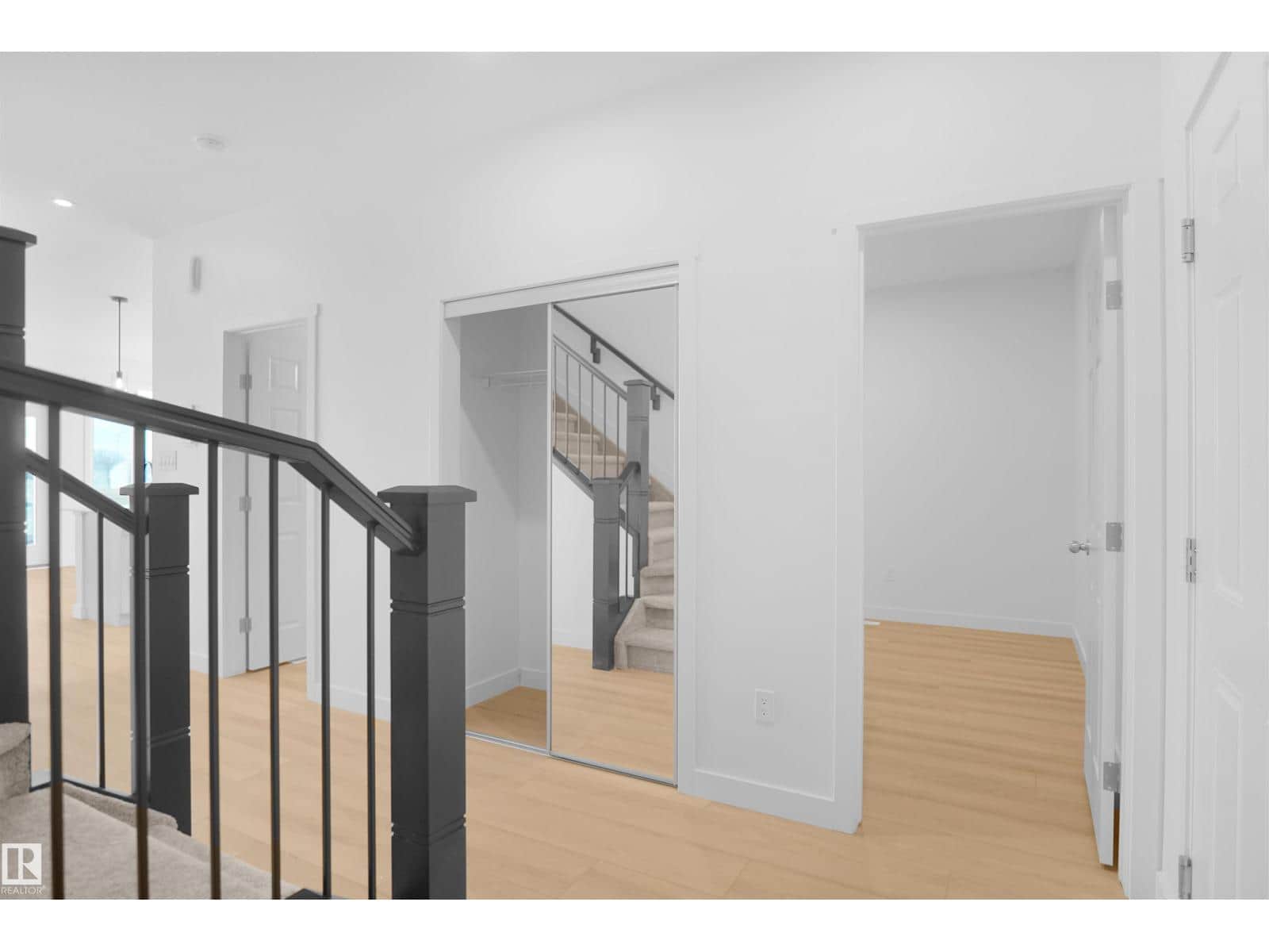 7243 182 AV NW - Photo 3 of 29, Edmonton, Alberta