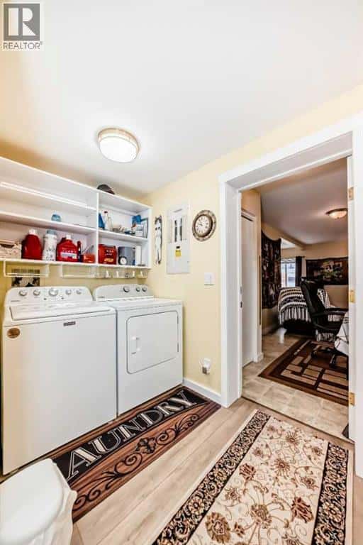 2035 20 Avenue — Bowden, Alberta - Photo 5 of 50