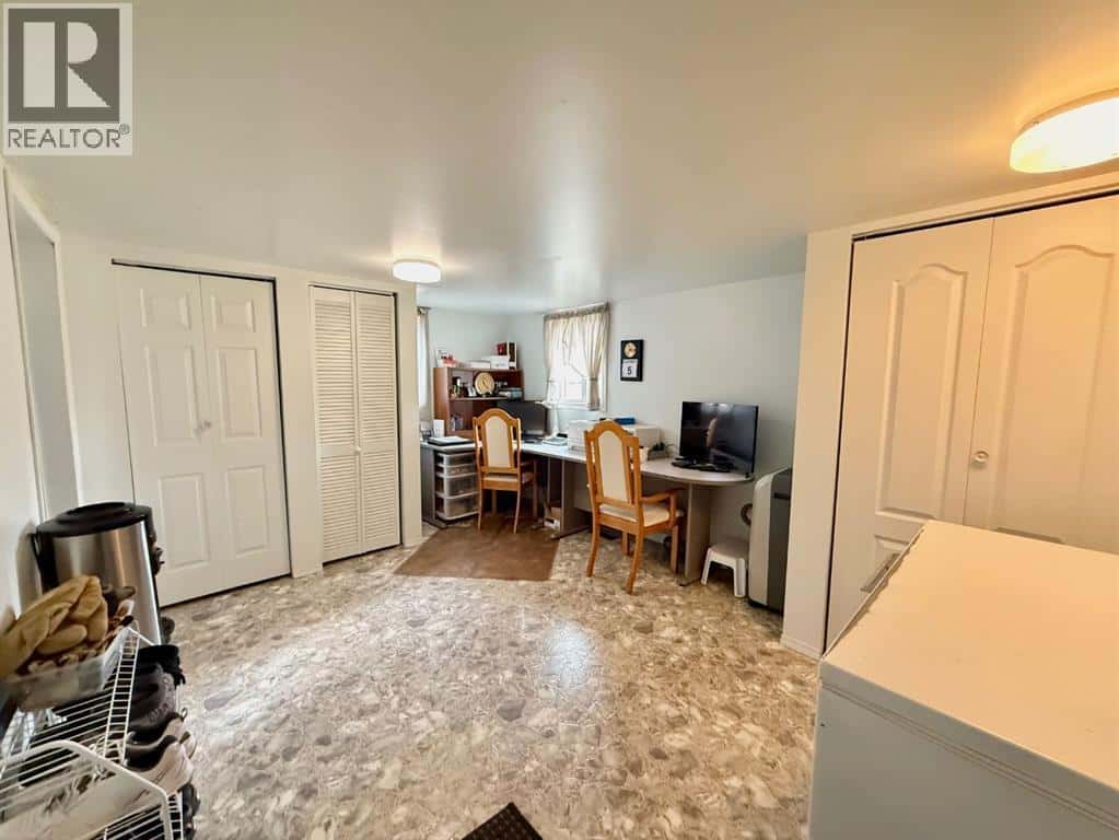 148 Young Crescent — Stavely, Alberta - Photo 2 of 40