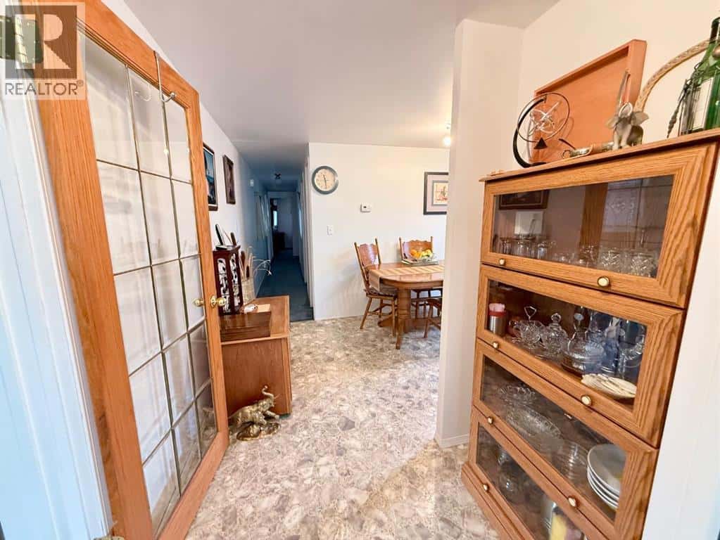 148 Young Crescent — Stavely, Alberta - Photo 4 of 40