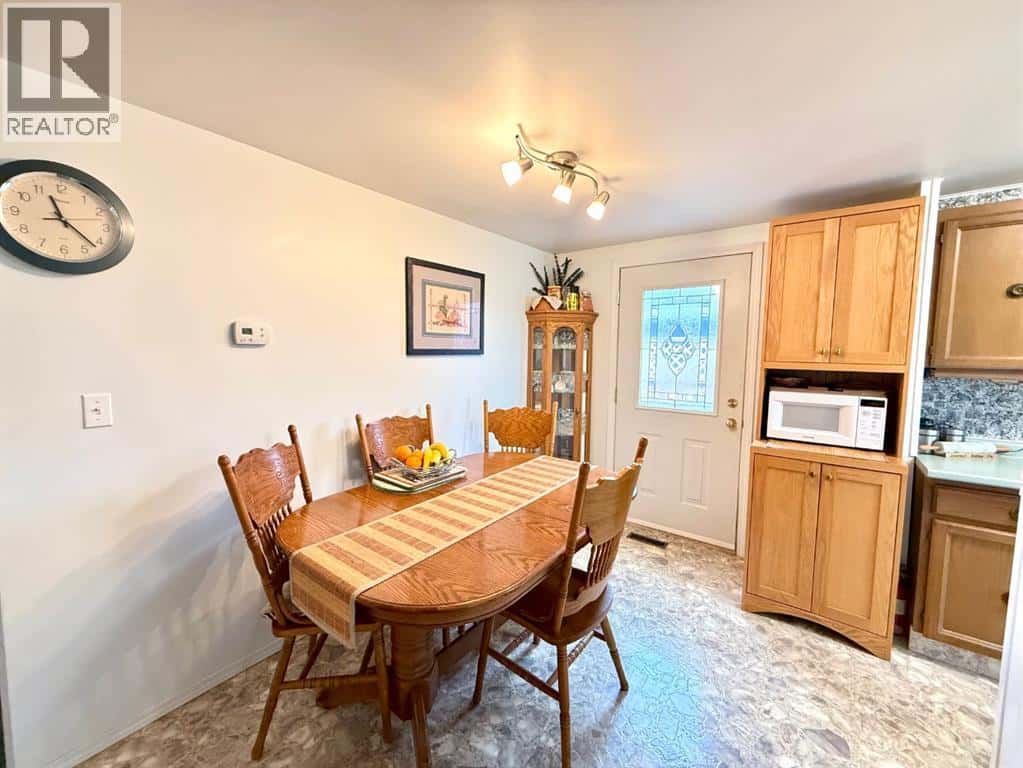 148 Young Crescent — Stavely, Alberta - Photo 5 of 40