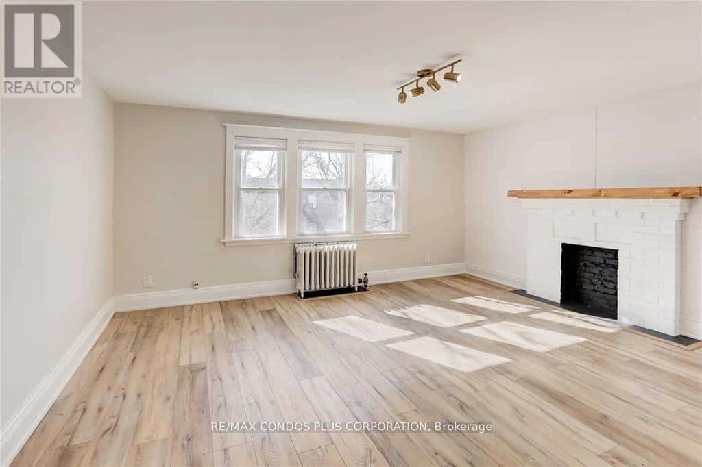 4 - 4 NORTH OVAL STREET — Hamilton (Westdale), Ontario - Photo 2 of 16