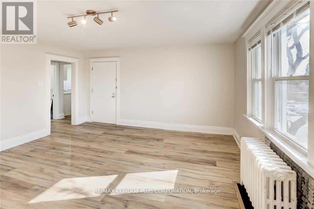 4 - 4 NORTH OVAL STREET — Hamilton (Westdale), Ontario - Photo 4 of 16