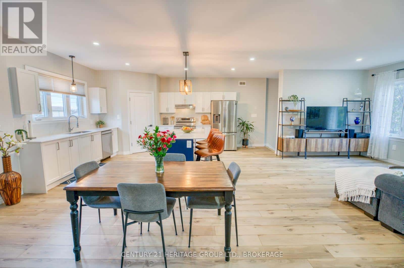 5 CROSS STREET — Loyalist (Odessa), Ontario - Photo 4 of 48