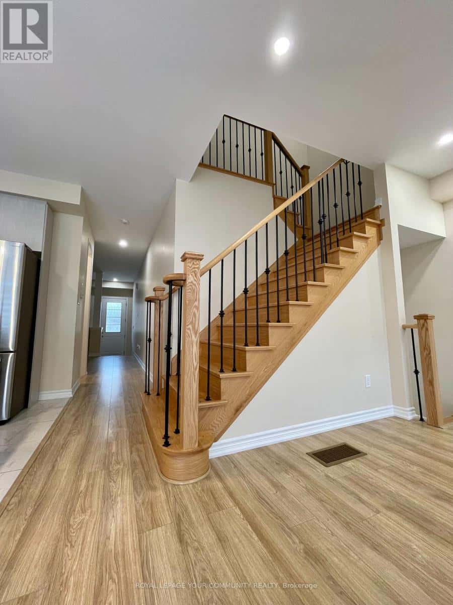 29 HICKLING LANE — Ajax (South West), Ontario - Photo 4 of 27