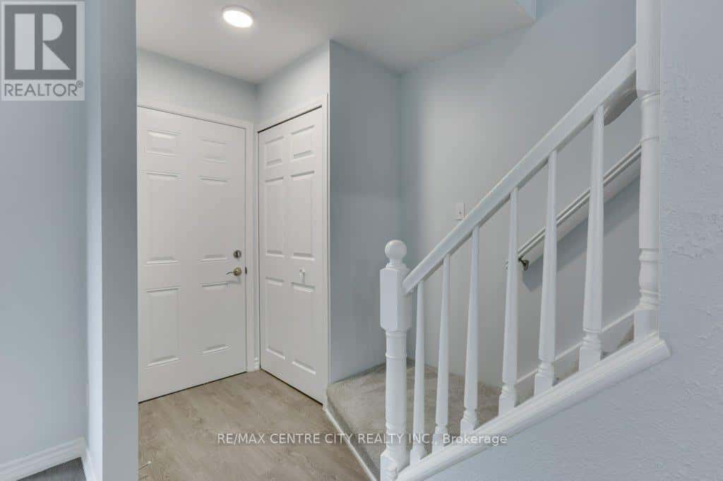 54 - 320 WESTMINSTER AVENUE — London South (South H), Ontario - Photo 5 of 44