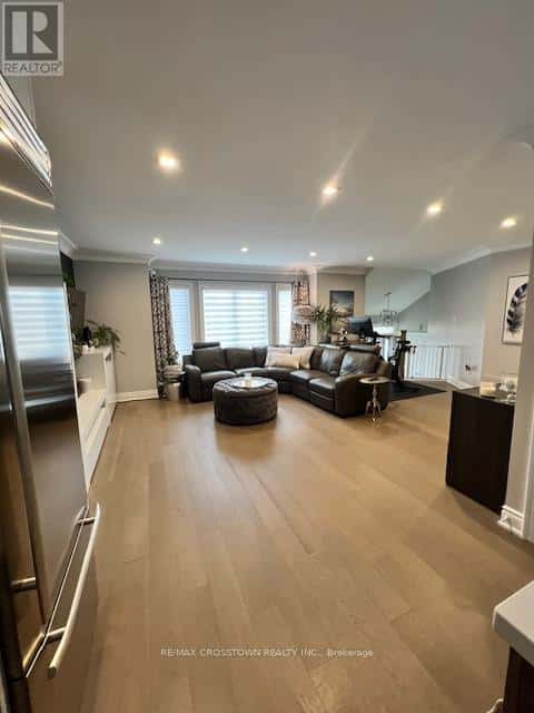 208 ROSELENA (MAIN FLR) DRIVE — King (Schomberg), Ontario - Photo 4 of 16