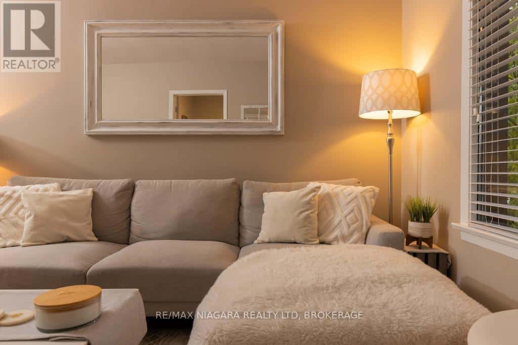 26 HAZEL STREET — St. Catharines (Burleigh Hill), Ontario - Photo 3 of 30