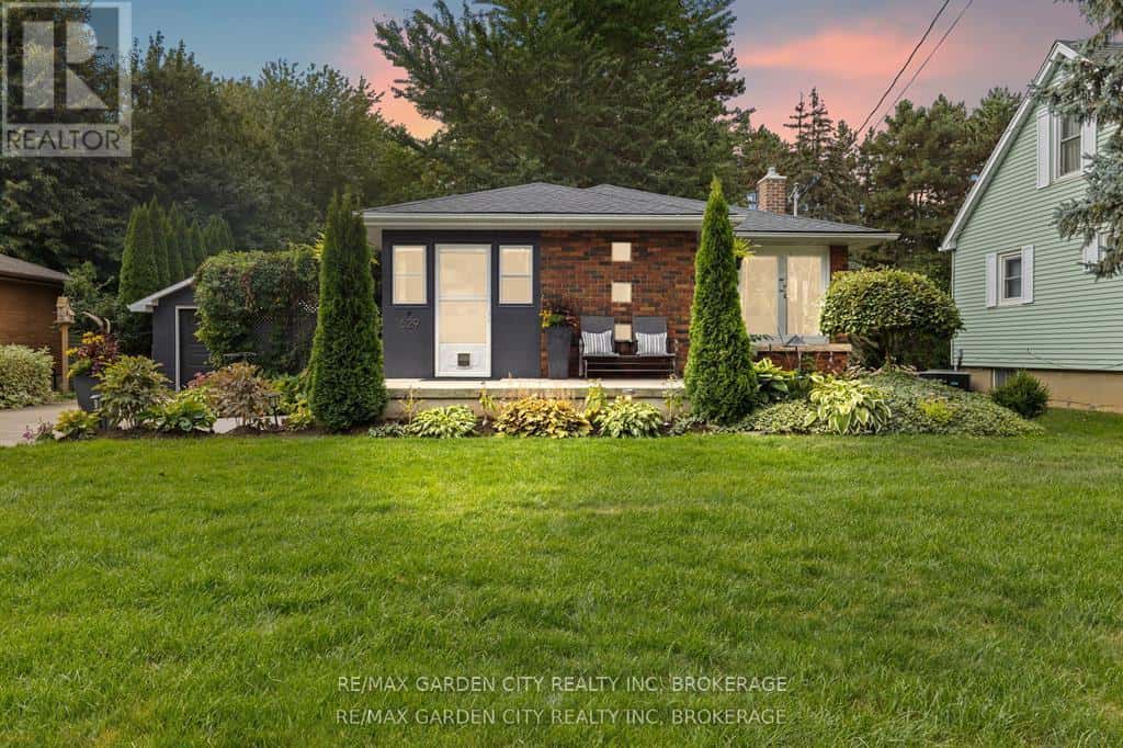 629 PENNER STREET — Niagara-on-the-Lake (Virgil), Ontario - Photo 2 of 46