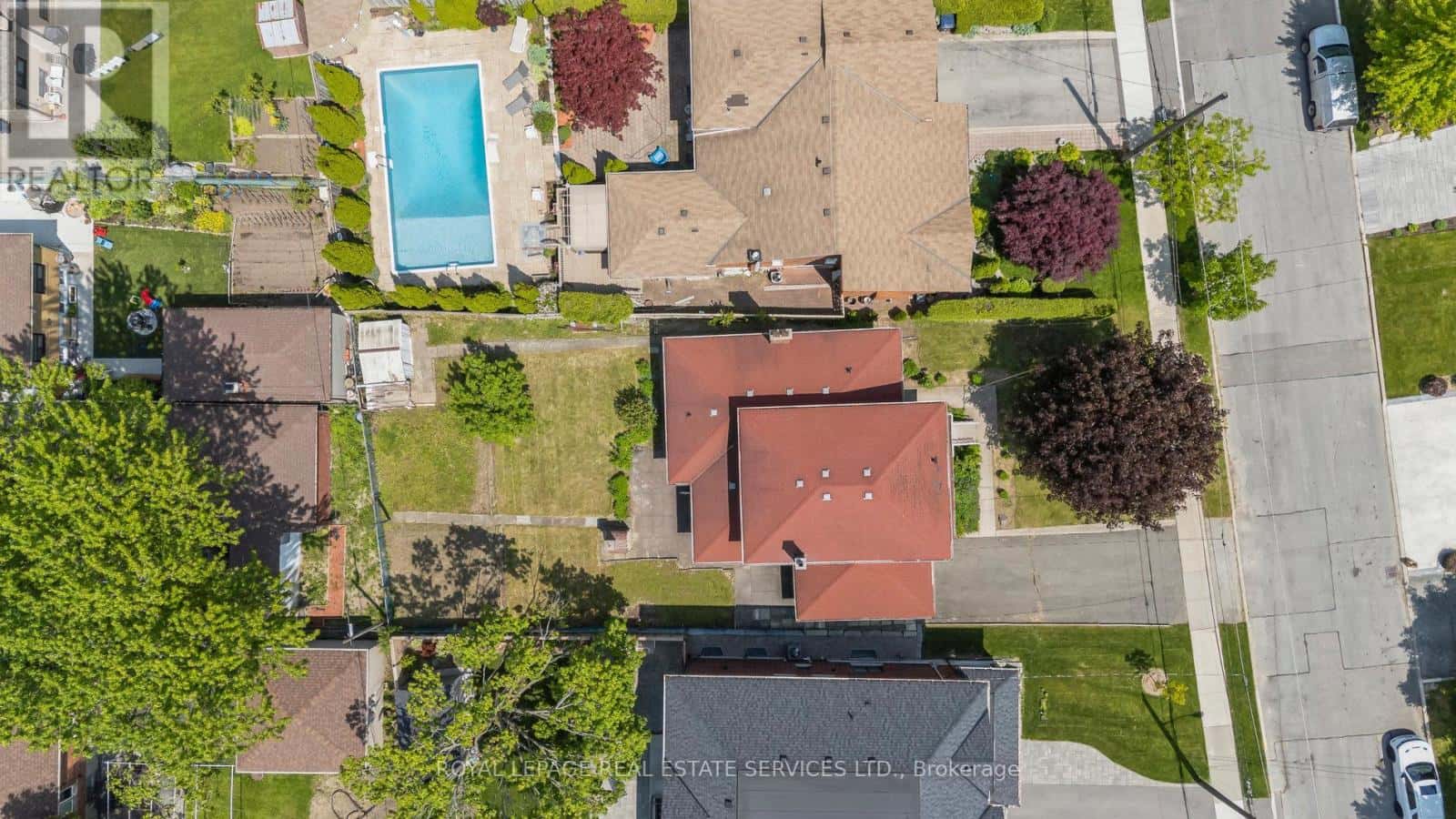 28 CORNELIUS PARKWAY — Toronto (Maple Leaf), Ontario - Photo 5 of 49