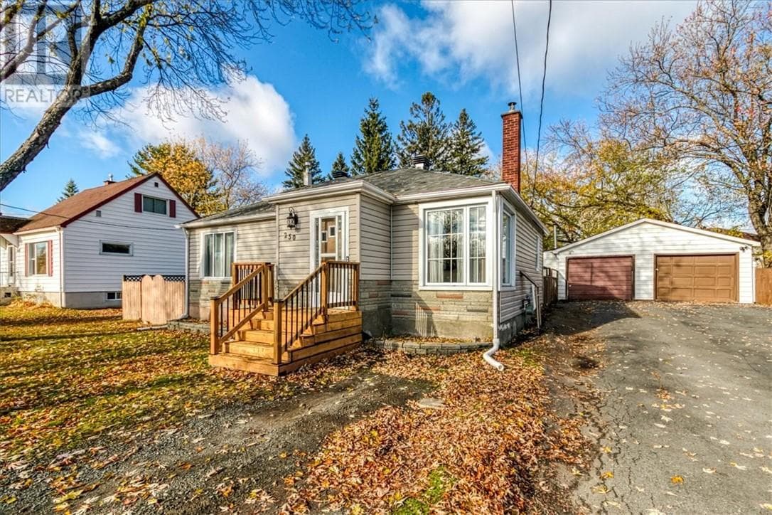 250 Eighth Avenue — Lively, Ontario - Main photo