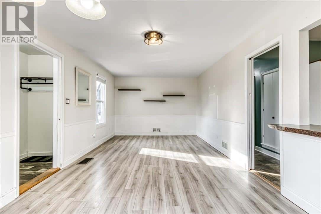 250 Eighth Avenue — Lively, Ontario - Photo 5 of 43