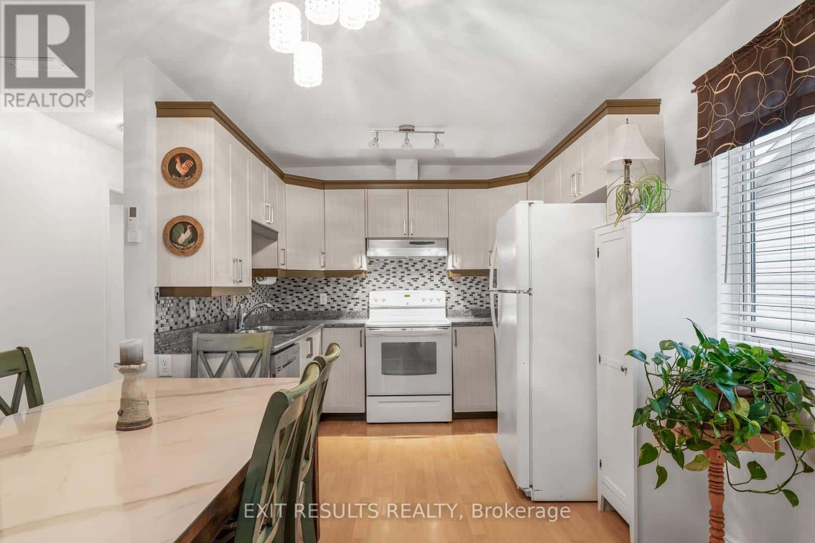 439 TUPPER STREET — Hawkesbury, Ontario - Photo 5 of 18