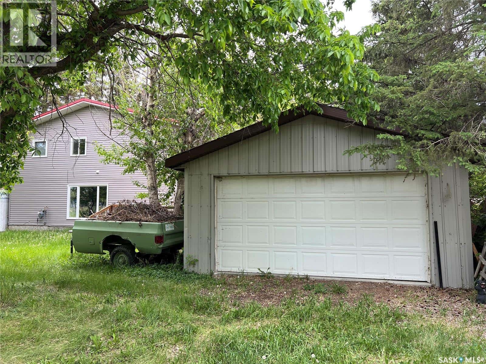 403 6th STREET W — Meadow Lake, Saskatchewan - Photo 5 of 44