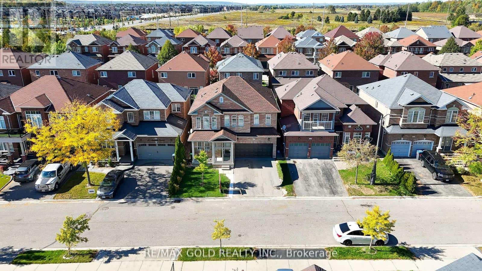 82 AMARANTH CRESCENT — Brampton (Northwest Sandalwood Parkway), Ontario - Photo 3 of 39