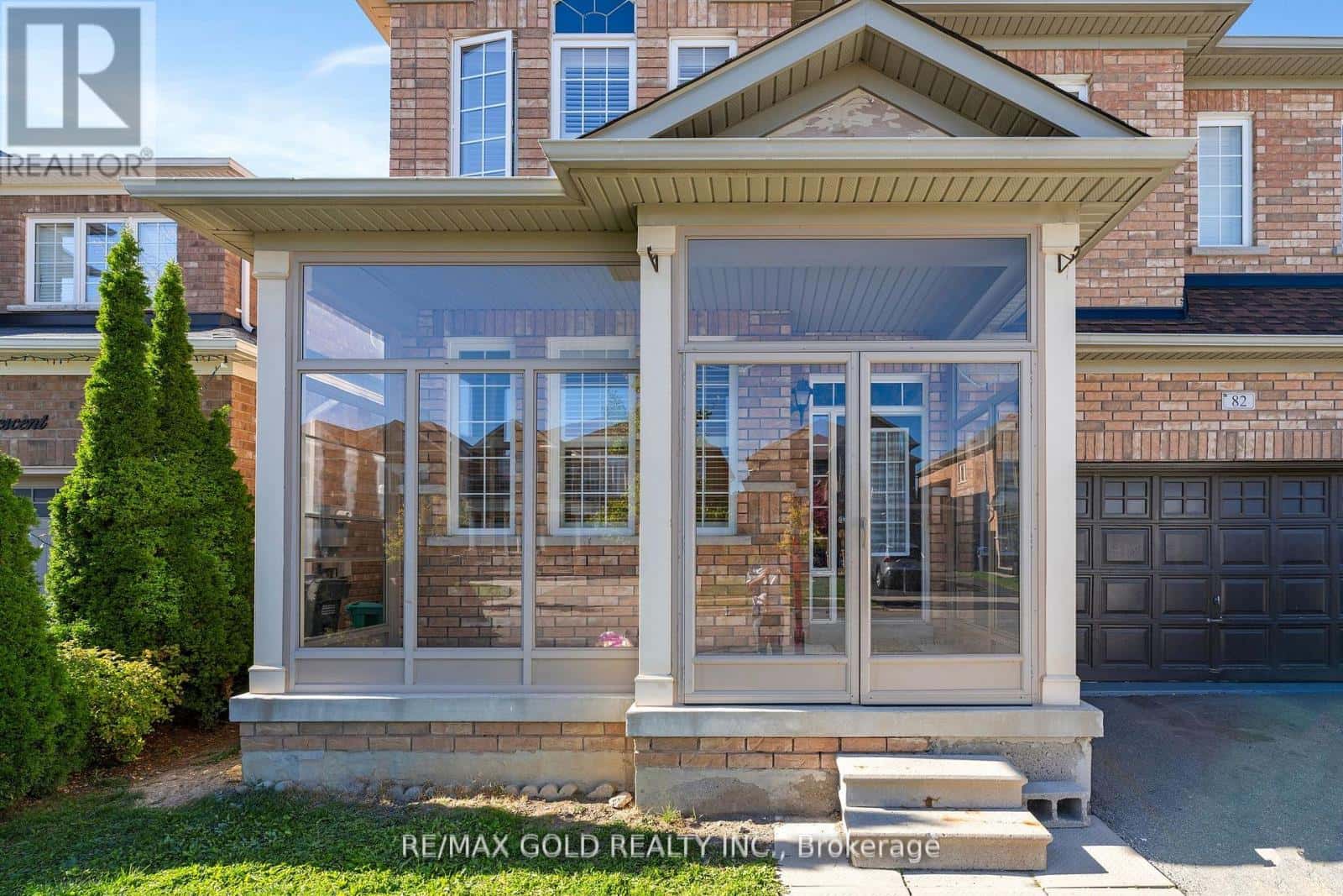 82 AMARANTH CRESCENT — Brampton (Northwest Sandalwood Parkway), Ontario - Photo 4 of 39