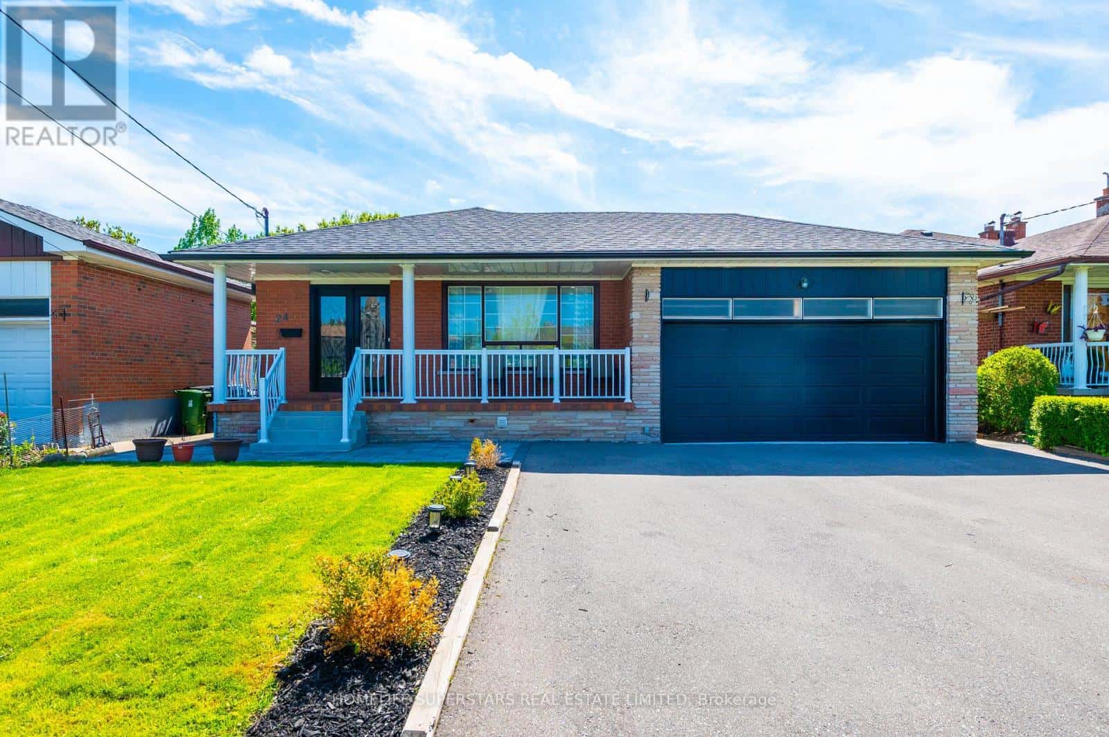 24 ARCHWAY CRESCENT — Toronto (Humbermede), Ontario - Photo 2 of 44