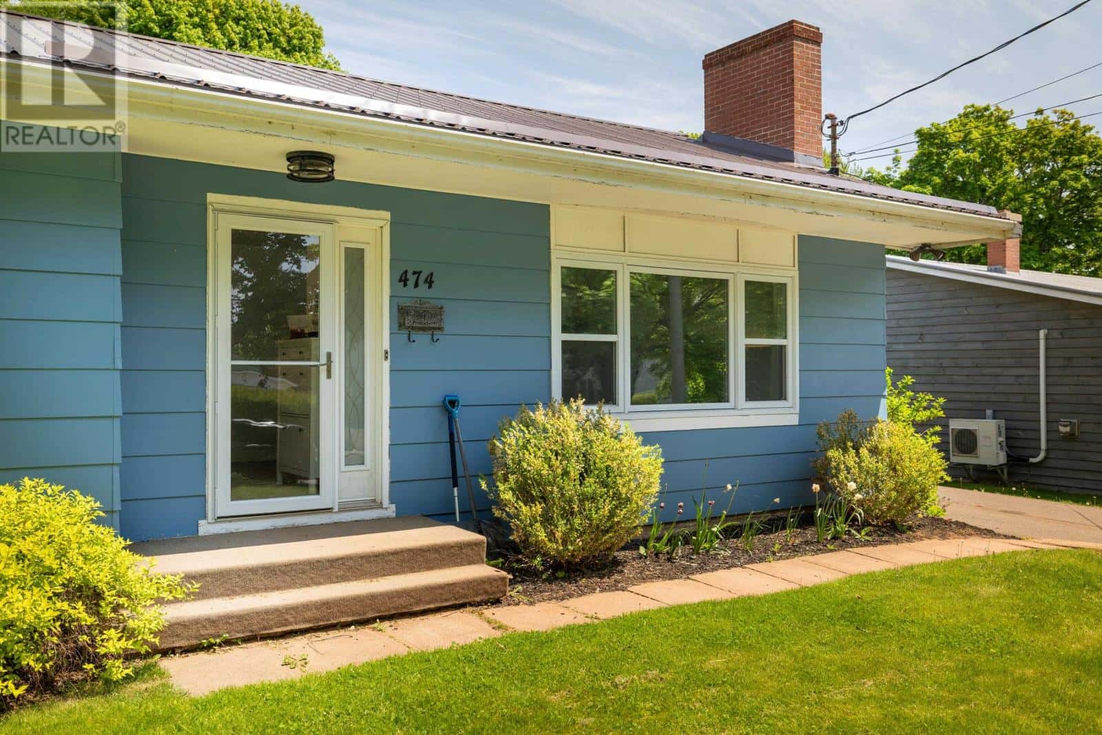 474 Queen Street — Charlottetown, Prince Edward Island - Photo 5 of 48