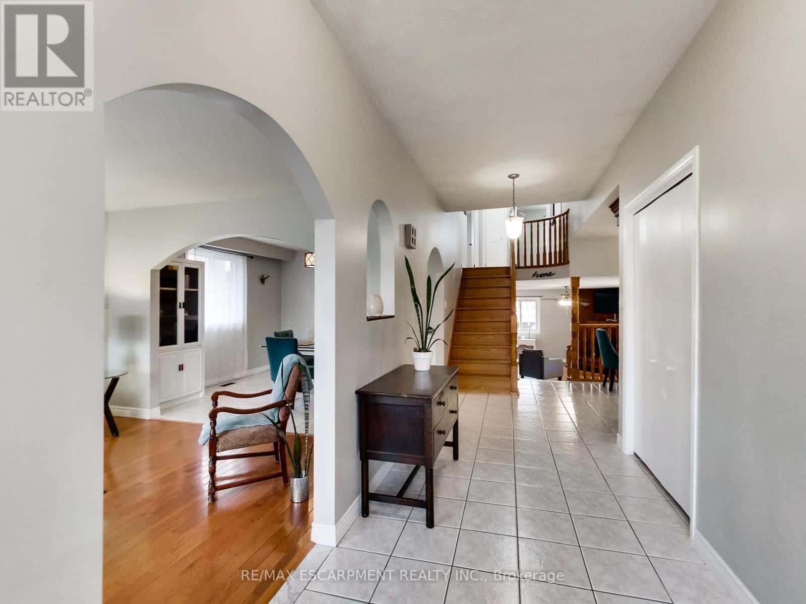 18 PAVAROTTI COURT — Hamilton (Gershome), Ontario - Photo 4 of 50