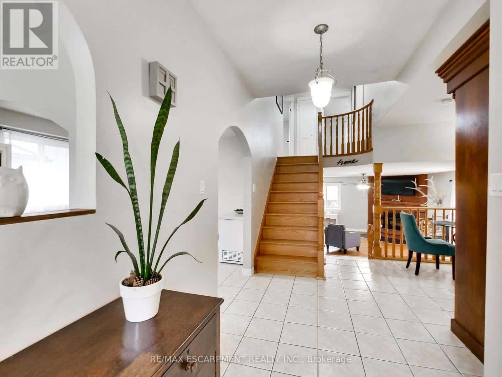 18 PAVAROTTI COURT — Hamilton (Gershome), Ontario - Photo 5 of 50