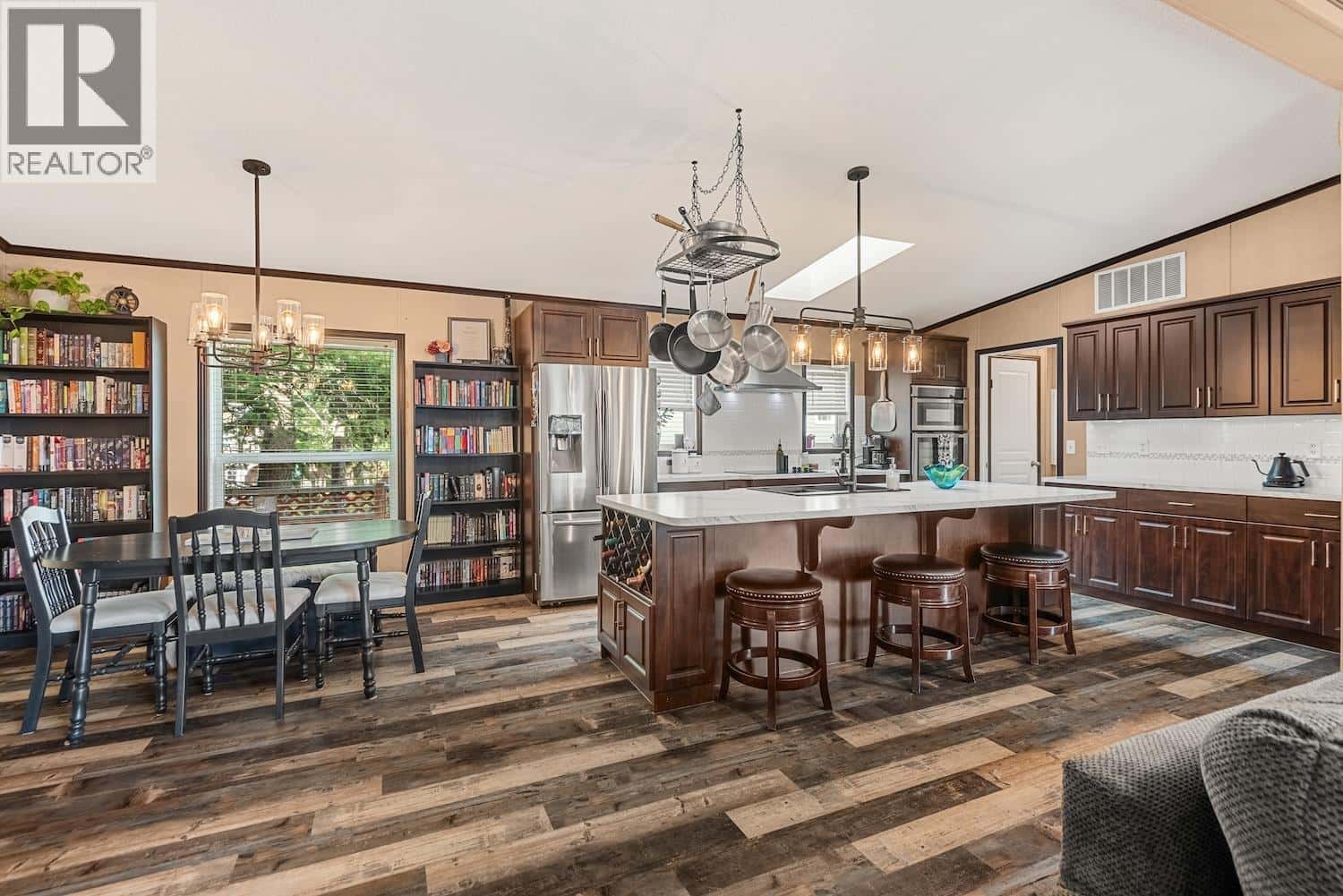 13 DARBY Crescent — Elkford, British Columbia - Photo 5 of 28