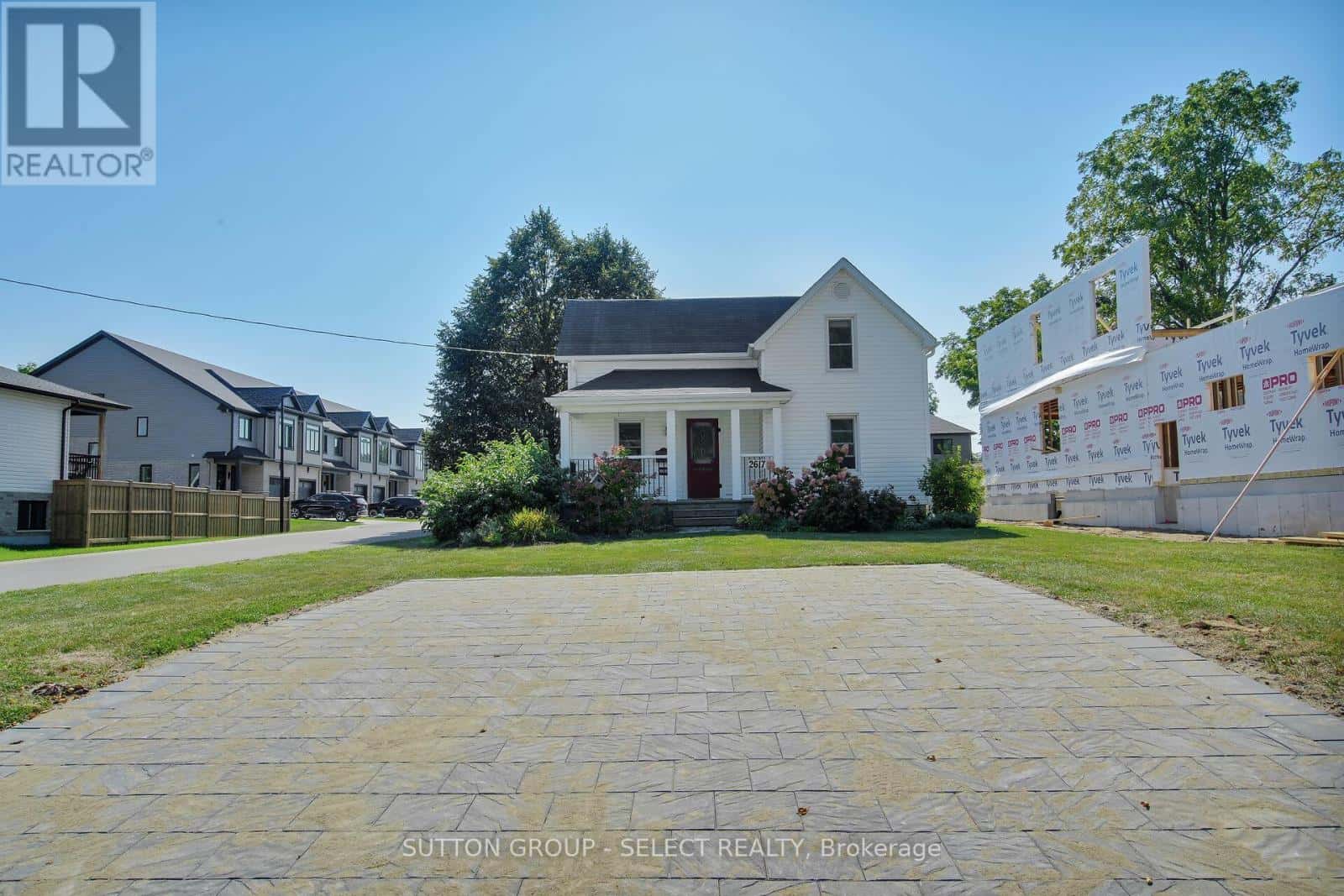 2617 QUEENS STREET — Strathroy-Caradoc (Mount Brydges), Ontario - Photo 2 of 34