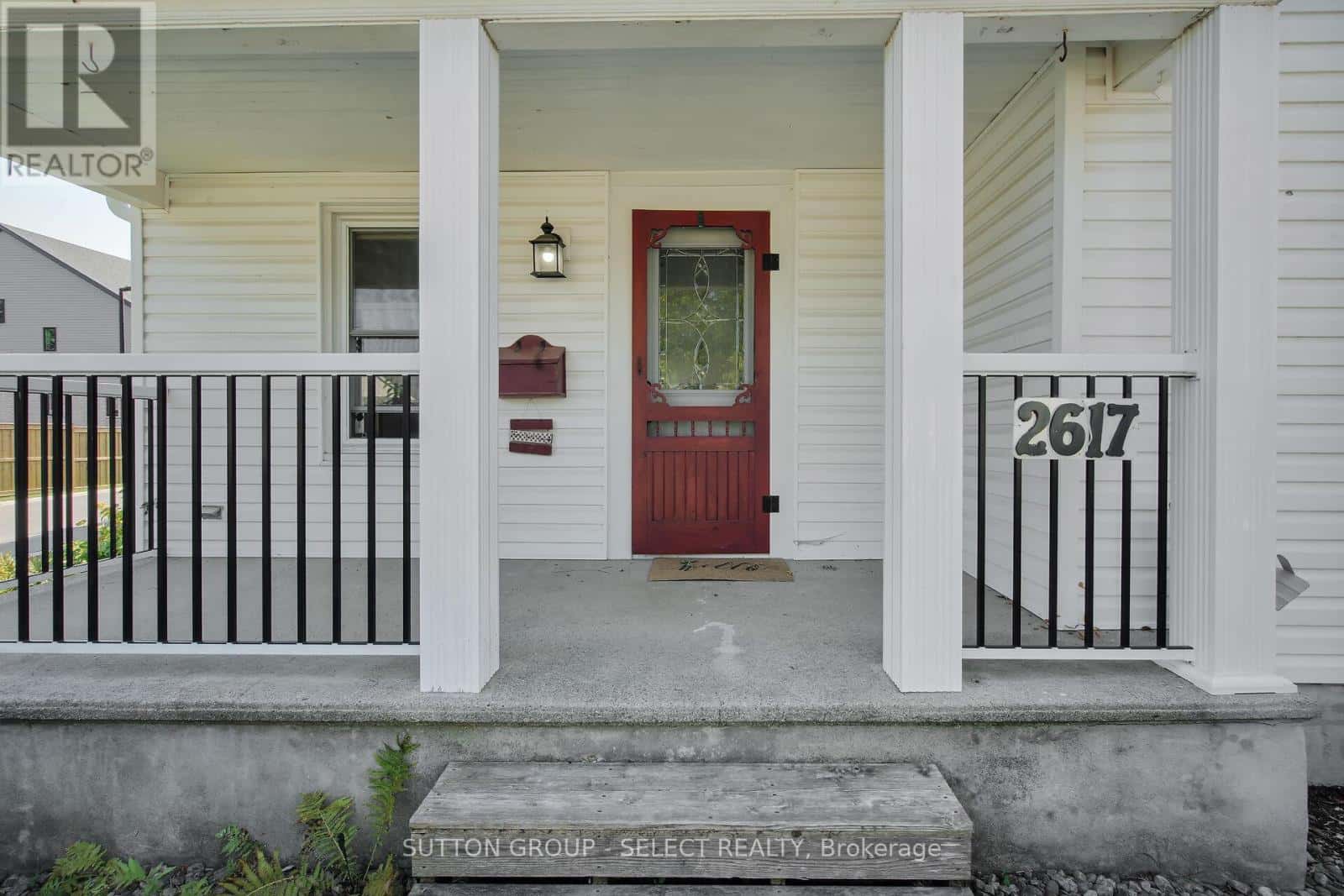 2617 QUEENS STREET — Strathroy-Caradoc (Mount Brydges), Ontario - Photo 3 of 34