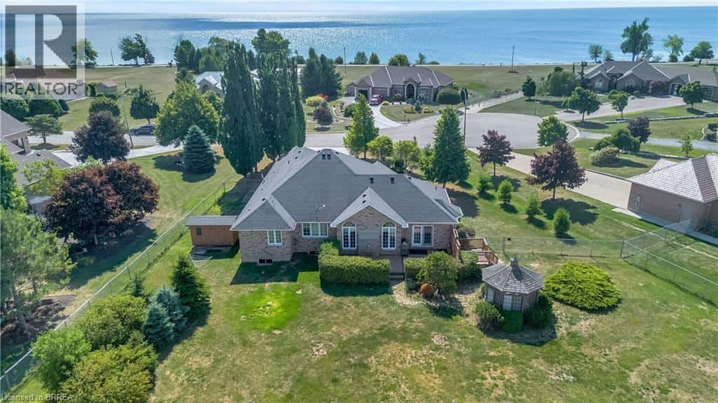 16 FEATHERSTONE Avenue