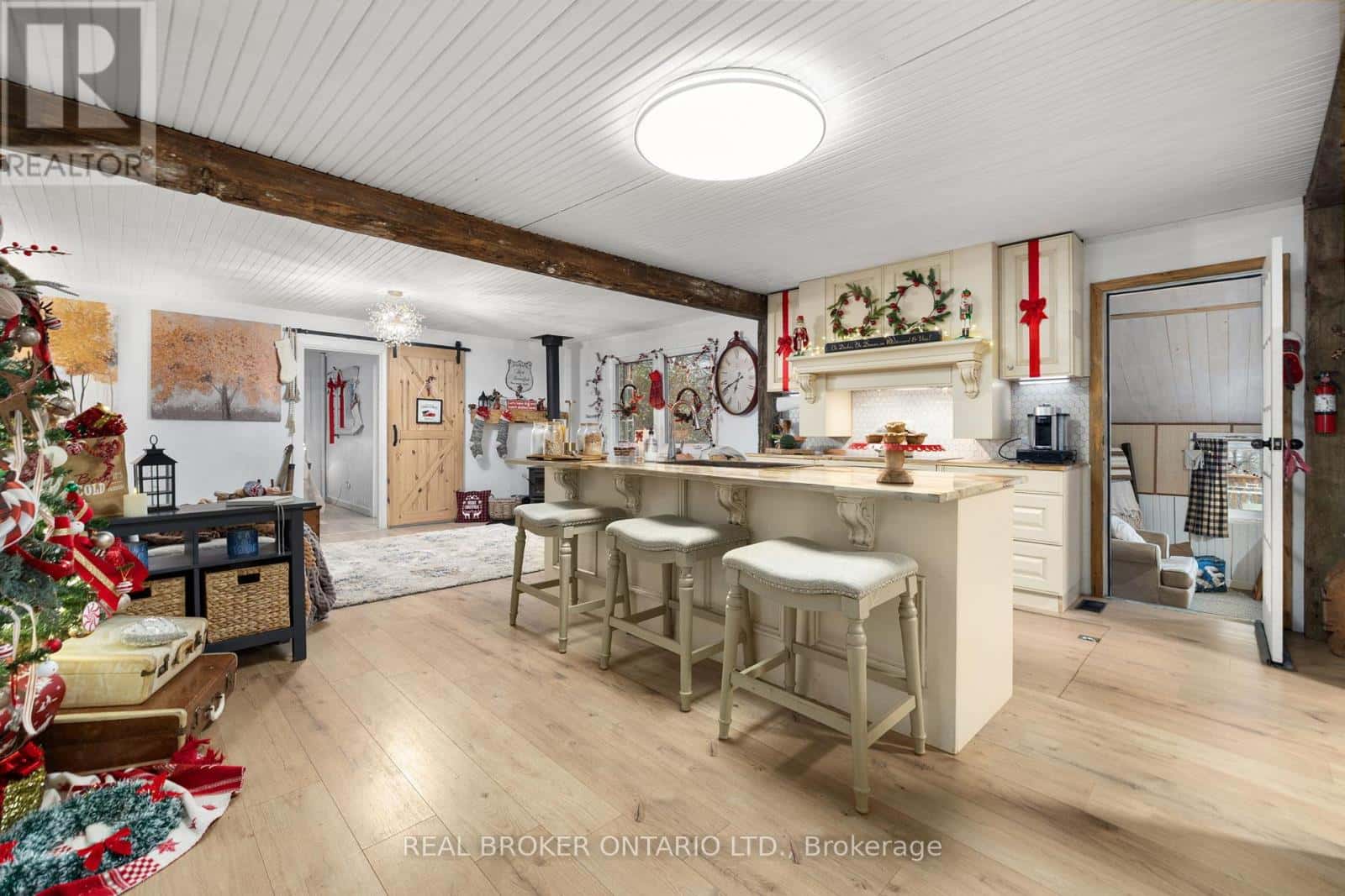 66 BRIDGE STREET — Addington Highlands, Ontario - Photo 5 of 50