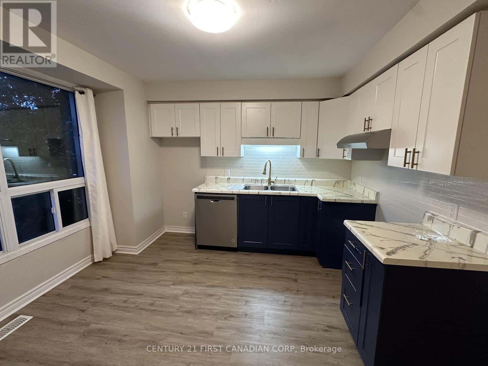 7 - 135 BELMONT DRIVE — London South (South O), Ontario - Photo 2 of 4